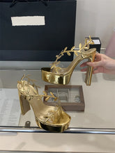 Load image into Gallery viewer, Daphne Gold Leaf