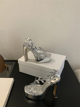 Load image into Gallery viewer, Daphne Gold Leaf