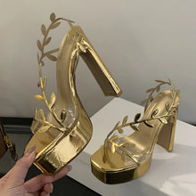 Load image into Gallery viewer, Daphne Gold Leaf