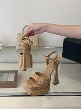 Load image into Gallery viewer, Sienna Wooded Platform