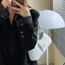 Load image into Gallery viewer, Giovanna Buckle Bag
