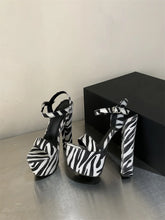 Load image into Gallery viewer, Willow Zebra Platform
