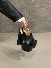 Load image into Gallery viewer, Beatrice Black Platform
