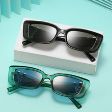 Load image into Gallery viewer, Arisbeth Retro Sunglasses
